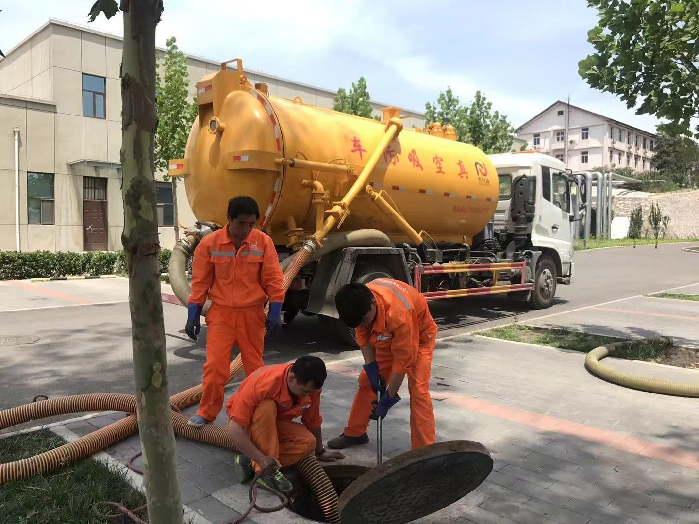 那大镇化粪池清理与5-8吨吸粪车施工效率分析
